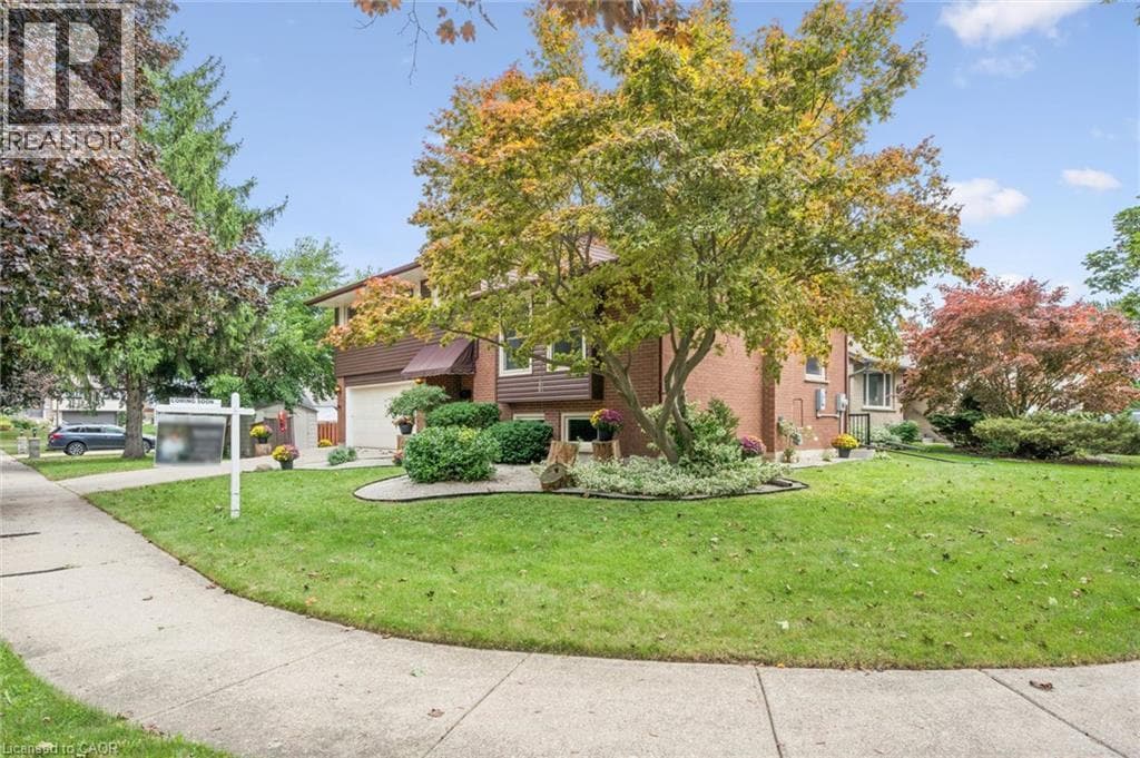 Detached for sale at 21 COLEBROOK Court, Laurentian Hills, Kitchener, Ontario, photo 4