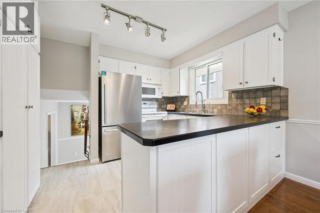 Detached for sale at 21 COLEBROOK Court, Laurentian Hills, Kitchener, Ontario, photo 12