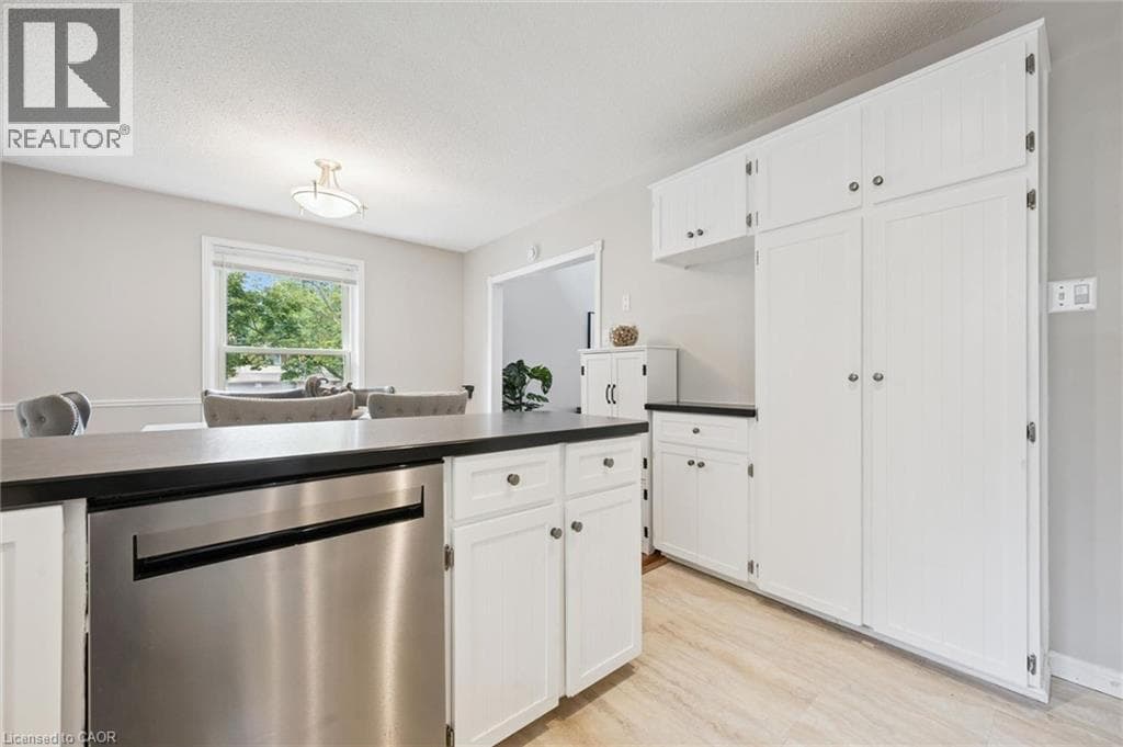 Detached for sale at 21 COLEBROOK Court, Laurentian Hills, Kitchener, Ontario, photo 14