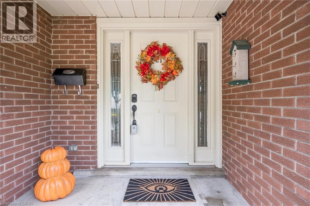 Detached for sale at 21 COLEBROOK Court, Laurentian Hills, Kitchener, Ontario, photo 5