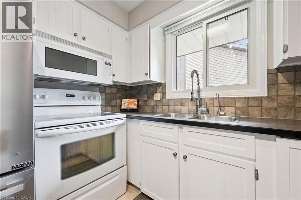 Multi-family for sale at 21 COLEBROOK Court, Laurentian Hills, Kitchener, Ontario, photo 13