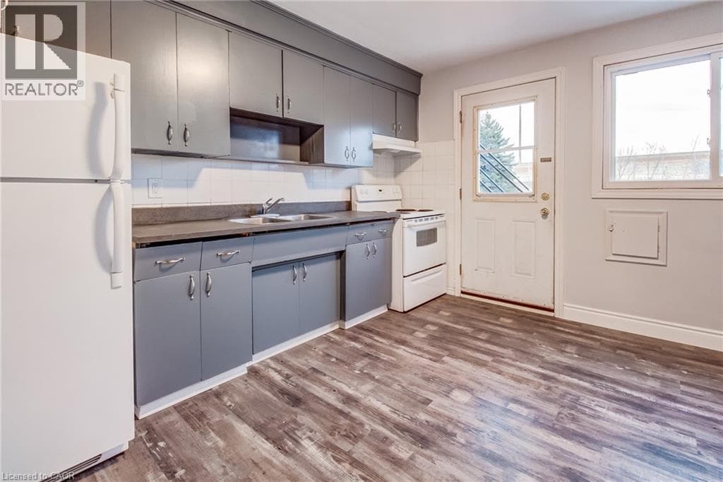 Multi-family for sale at 105 DIXON Street, Rockway, Kitchener, Ontario, photo 4