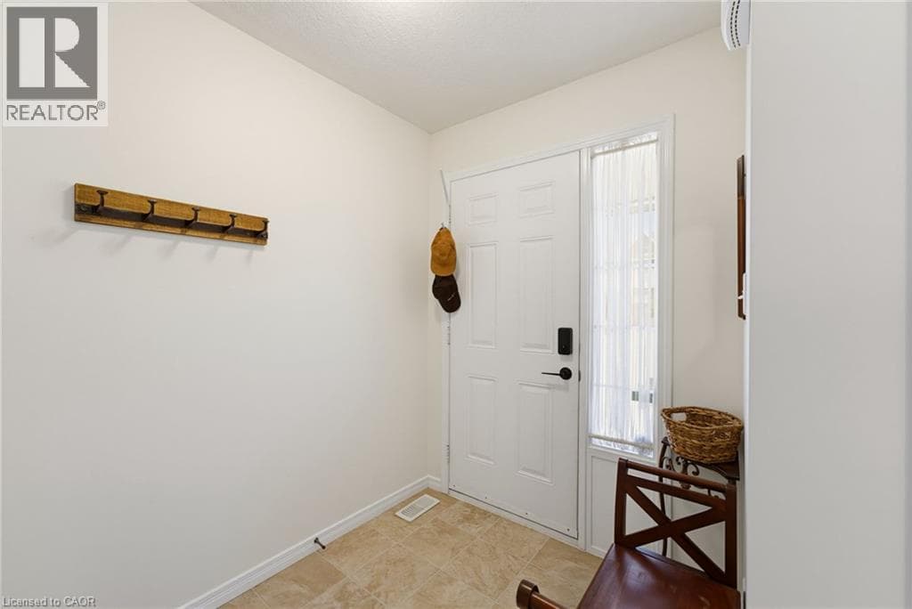 Townhouse for sale at 934 ZELLER Crescent, Grand River South, Kitchener, Ontario, photo 4