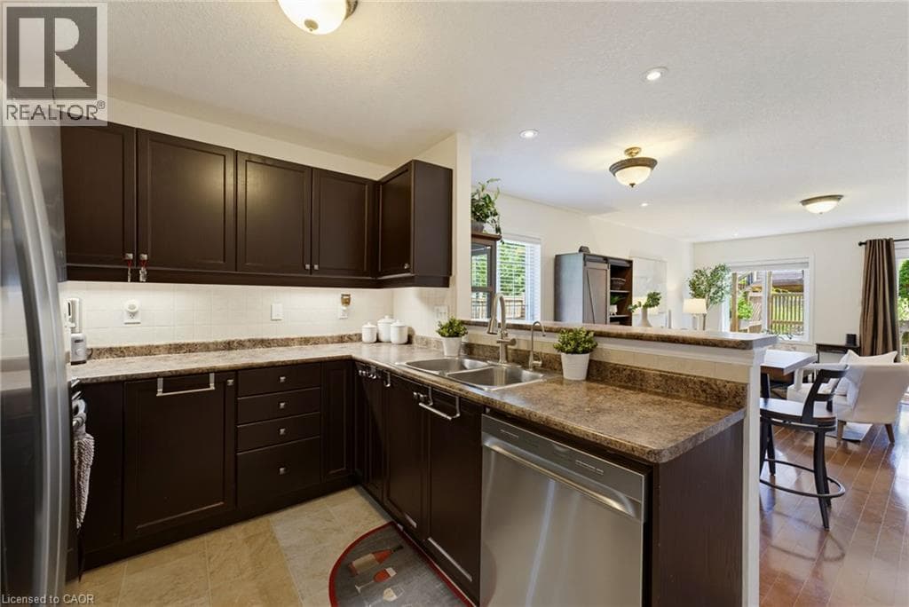 Townhouse for sale at 934 ZELLER Crescent, Grand River South, Kitchener, Ontario, photo 8