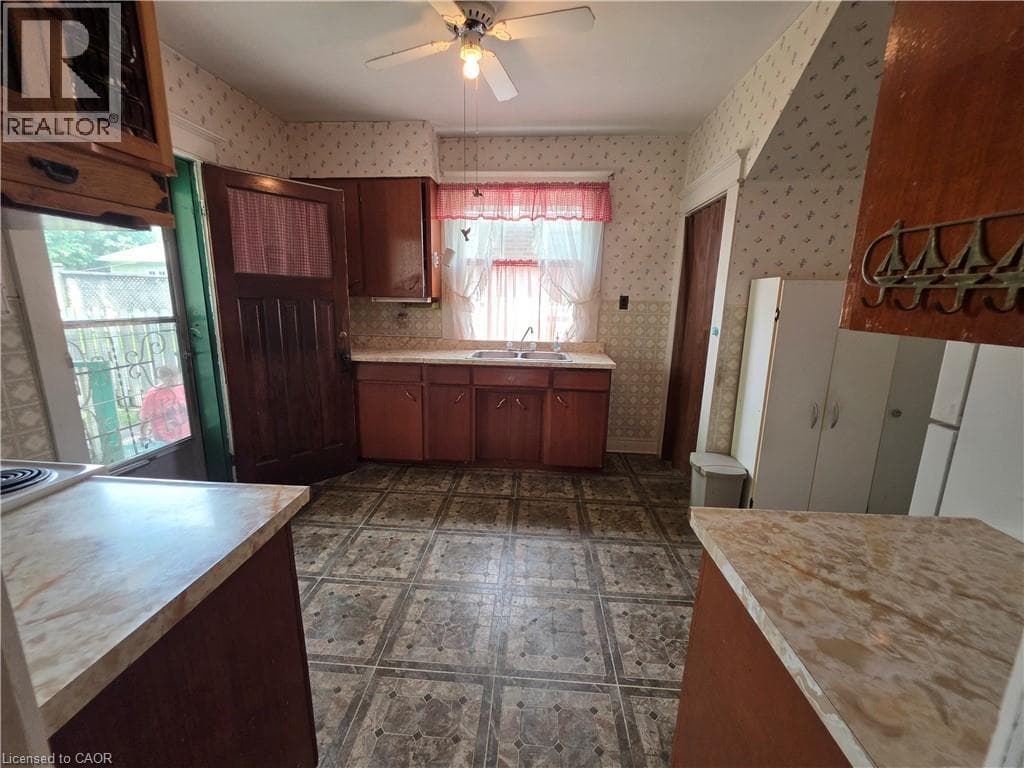 Detached for sale at 20 FAIRVIEW Avenue, King East, Kitchener, Ontario, photo 15