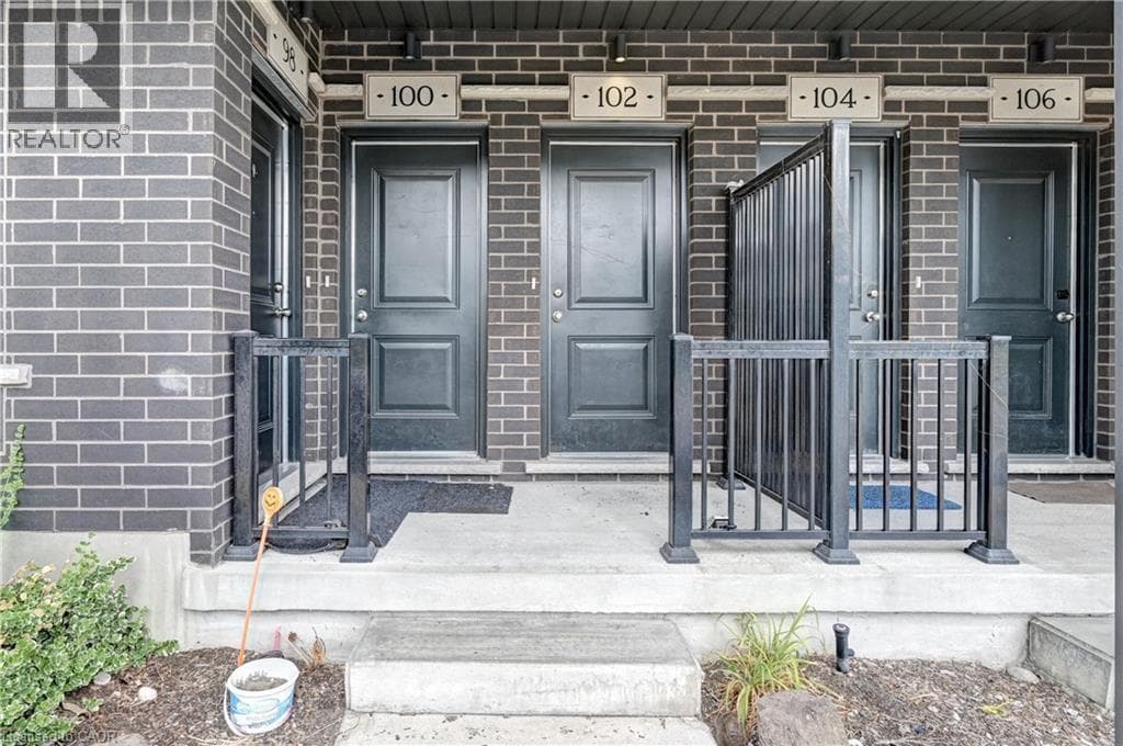 Townhouse for sale at 102 WHEAT Lane, Huron Park, Kitchener, Ontario, photo 2