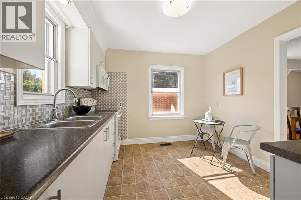 Detached for sale at 490 EAST Avenue, Auditorium, Kitchener, Ontario, photo 7