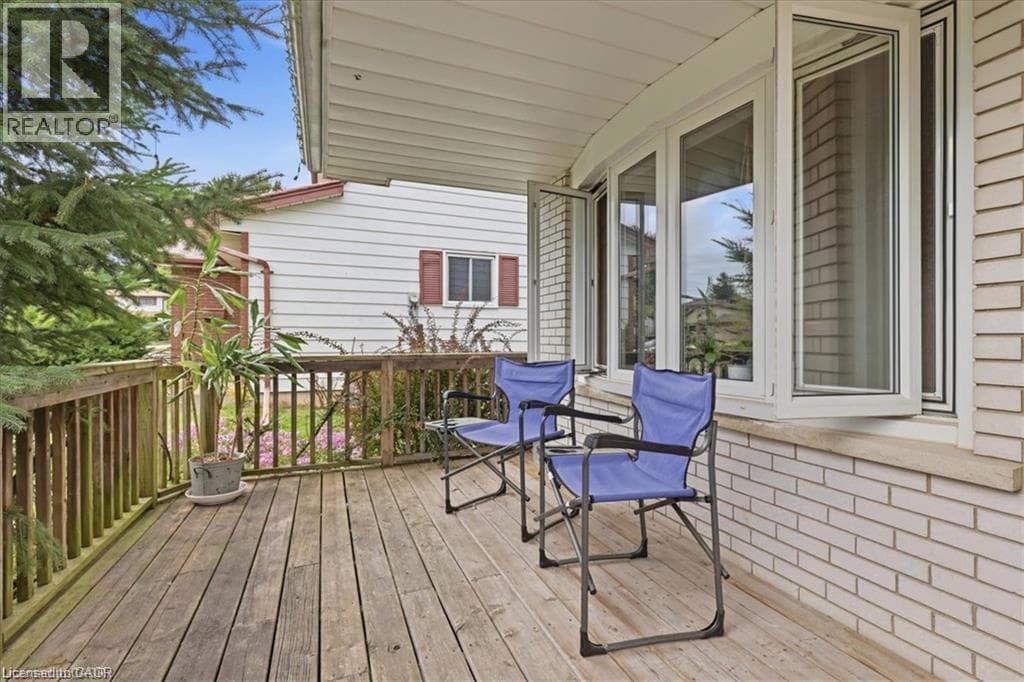 Detached for sale at 18 FOREST GLEN Court, Forest Heights, Kitchener, Ontario, photo 2