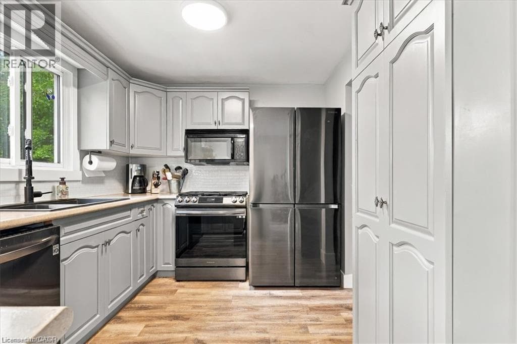 Detached for sale at 18 FOREST GLEN Court, Forest Heights, Kitchener, Ontario, photo 5