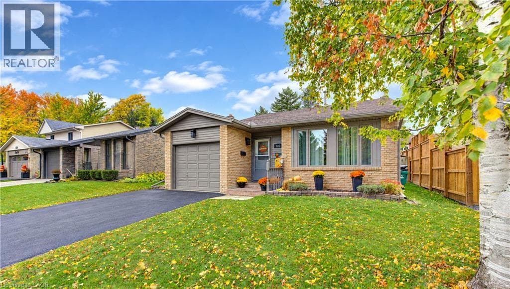 Detached for sale at 102 TOYNBEE Crescent, Forest Heights, Kitchener, Ontario, photo 3