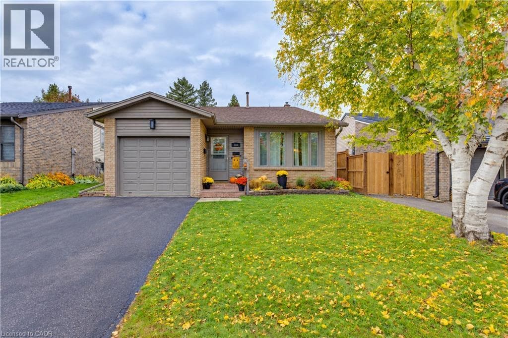 102 TOYNBEE Crescent