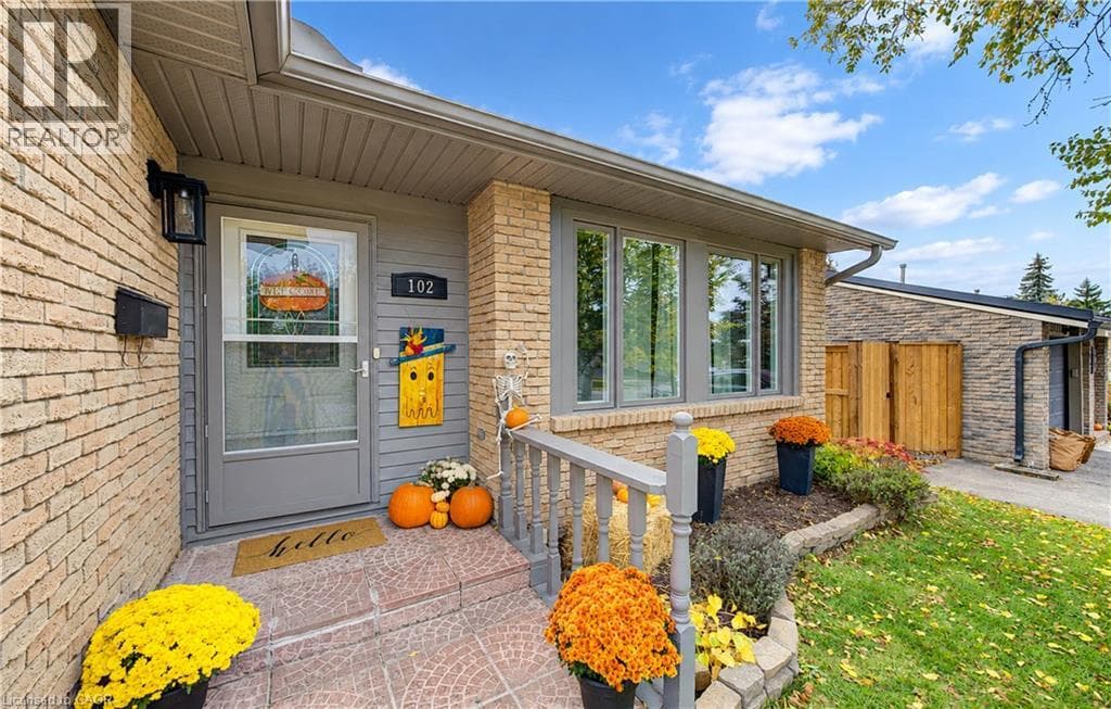 Detached for sale at 102 TOYNBEE Crescent, Forest Heights, Kitchener, Ontario, photo 2