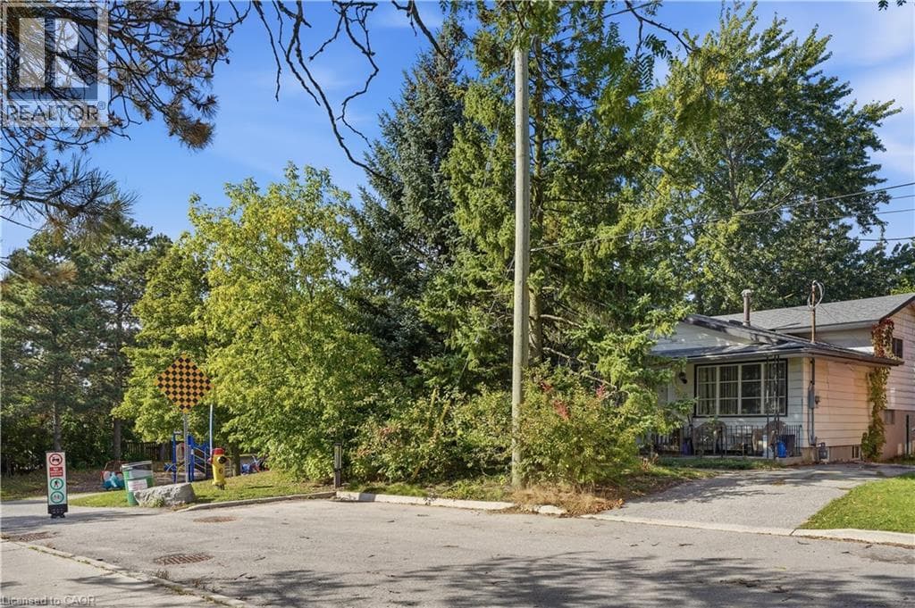 Detached for sale at 12 HILL Street, Mt. Hope Huron Park, Kitchener, Ontario, photo 3