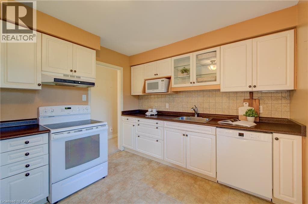 Detached for sale at 79 GAY Crescent, Stanley Park, Kitchener, Ontario, photo 9