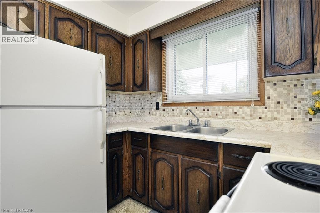 Detached for sale at 113 FIRST Avenue W, St Andrews Hills, Cambridge, Ontario, photo 9