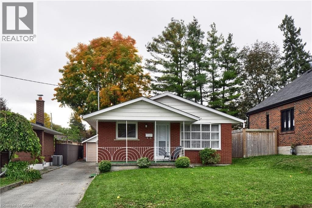 Detached for sale at 113 FIRST Avenue W, St Andrews Hills, Cambridge, Ontario, photo 2