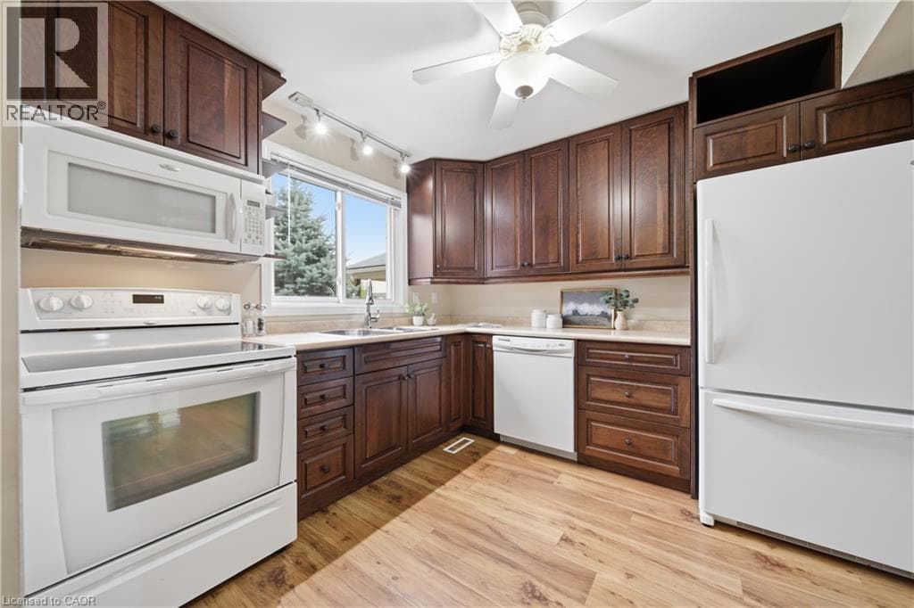 Townhouse for sale at 255 NORTHLAKE Drive Unit# 28, Lakeshore North, Waterloo, Ontario, photo 3