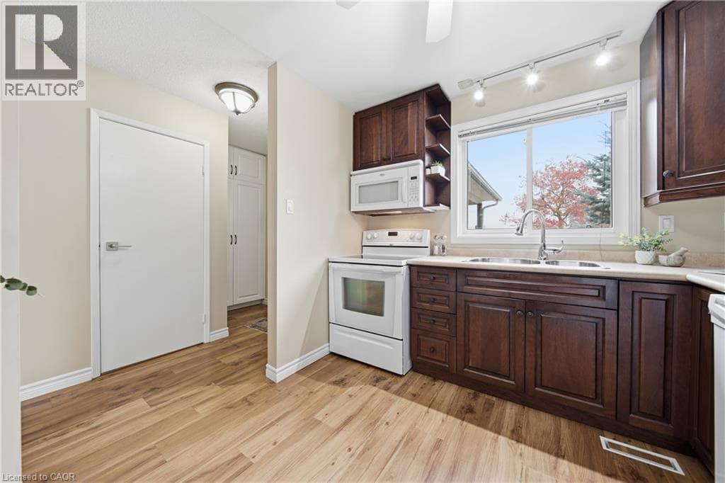 Townhouse for sale at 255 NORTHLAKE Drive Unit# 28, Lakeshore North, Waterloo, Ontario, photo 5