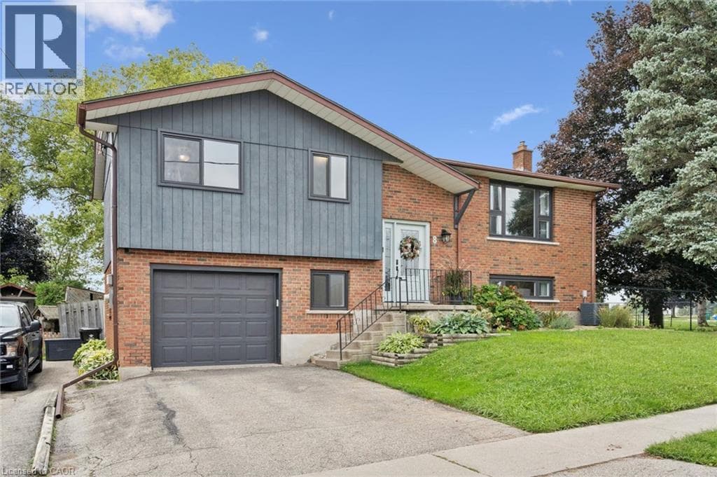 Detached for sale at 8 CHRISTIAN Street, Baden, Wilmot, Ontario, photo 2