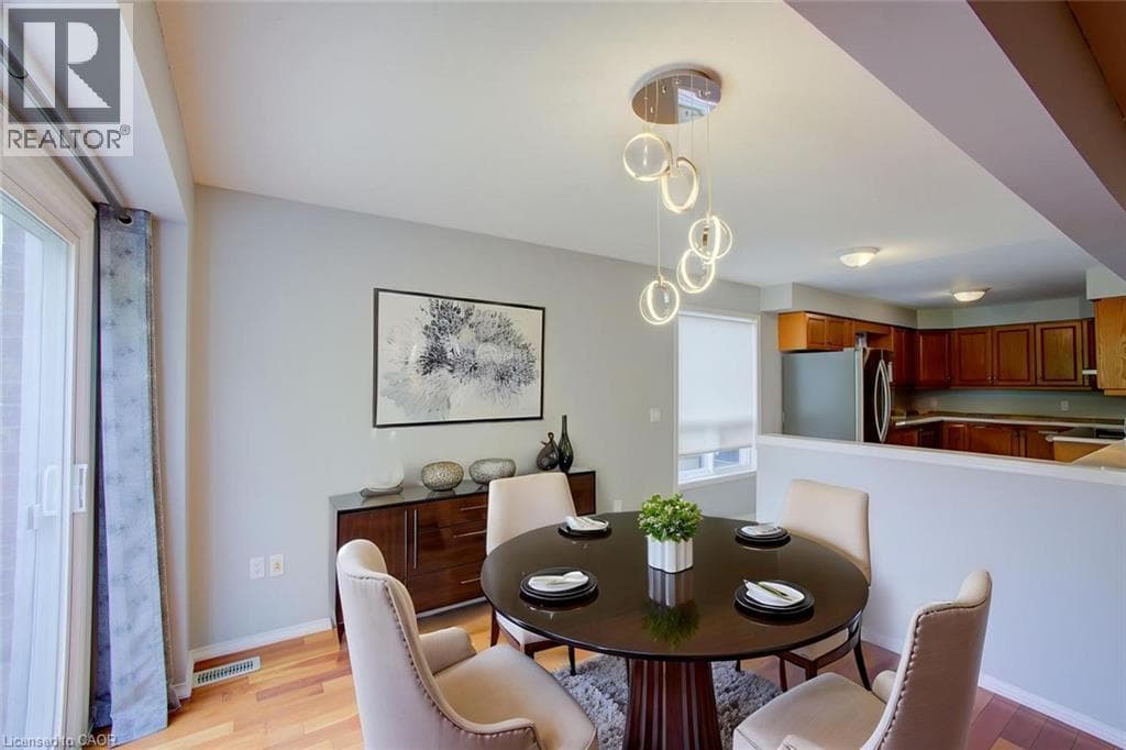 Detached for sale at 11 KROEGER Crescent, Cooper, Cambridge, Ontario, photo 2