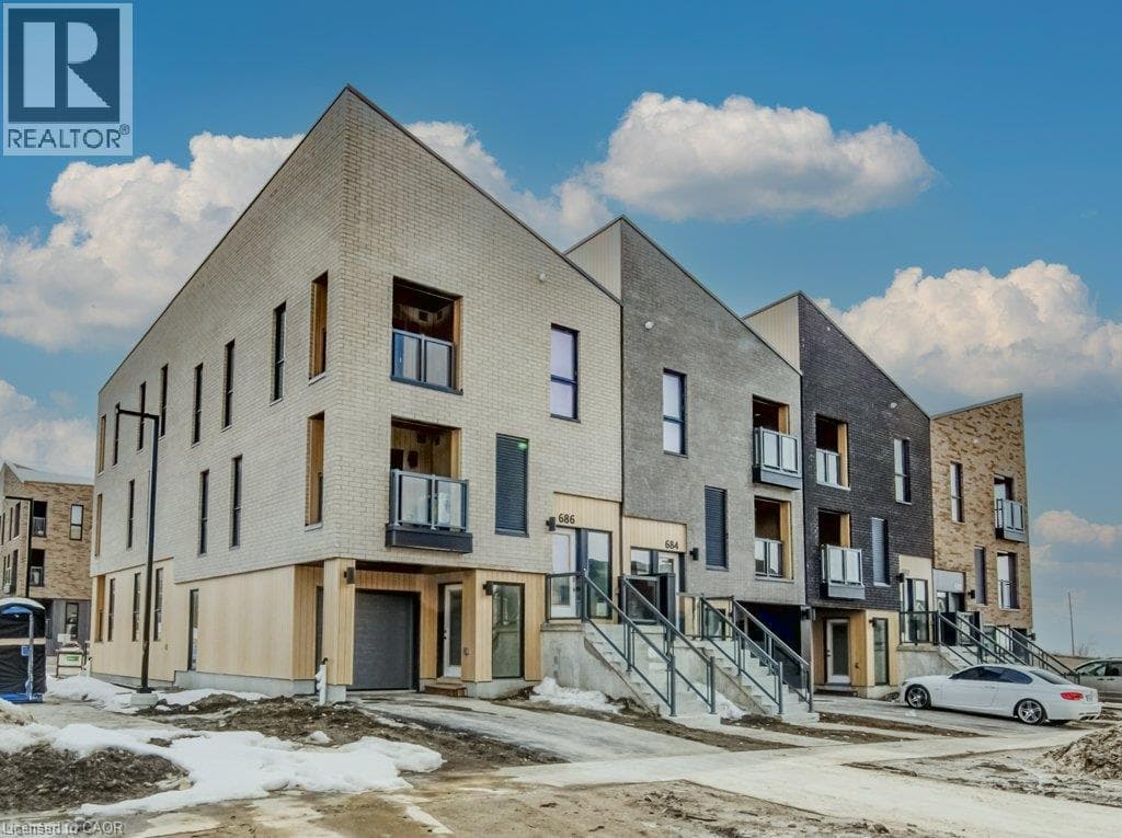 Townhouse for sale at 686 BENNINGER Drive, Laurentian West, Kitchener, Ontario