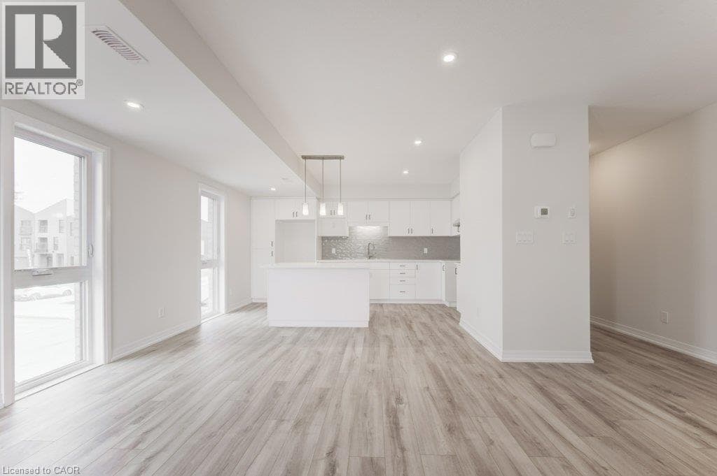 Townhouse for sale at 686 BENNINGER Drive, Laurentian West, Kitchener, Ontario, photo 9