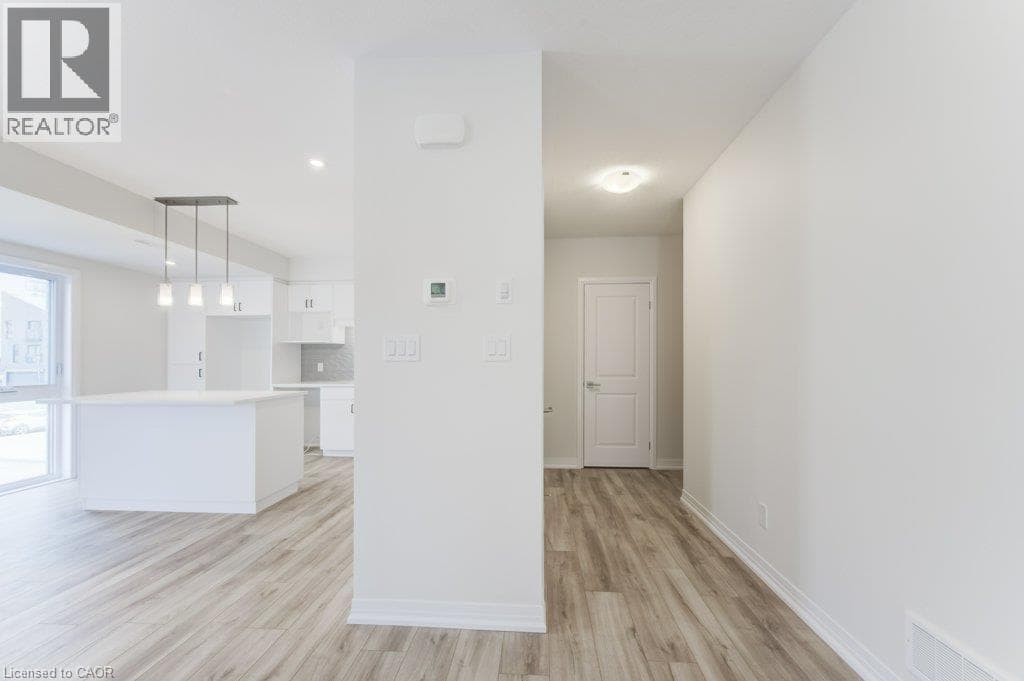 Townhouse for sale at 686 BENNINGER Drive, Laurentian West, Kitchener, Ontario, photo 7