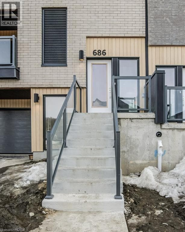 Townhouse for sale at 686 BENNINGER Drive, Laurentian West, Kitchener, Ontario, photo 5