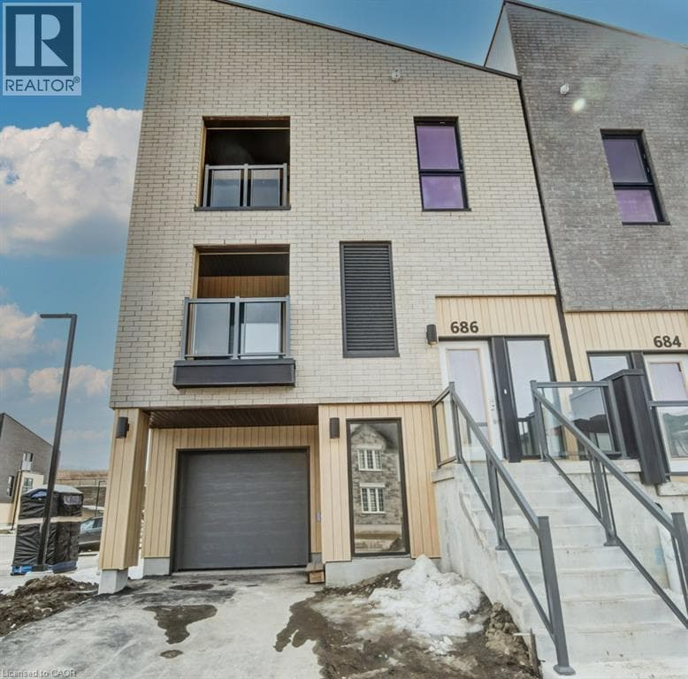 Townhouse for sale at 686 BENNINGER Drive, Laurentian West, Kitchener, Ontario, photo 3