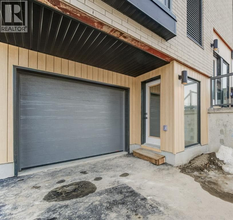 Townhouse for sale at 686 BENNINGER Drive, Laurentian West, Kitchener, Ontario, photo 4