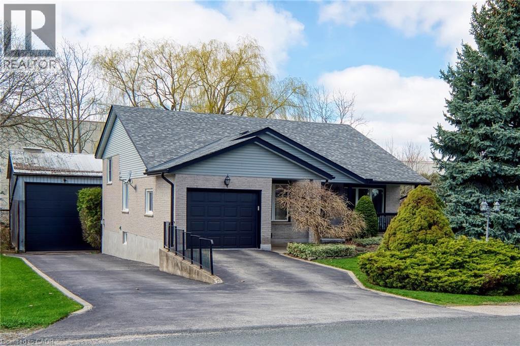 108 QUEENSWAY Drive
