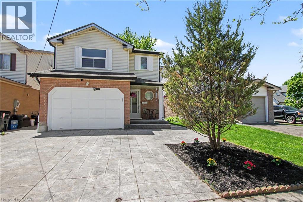 51 CAMROSE Court
