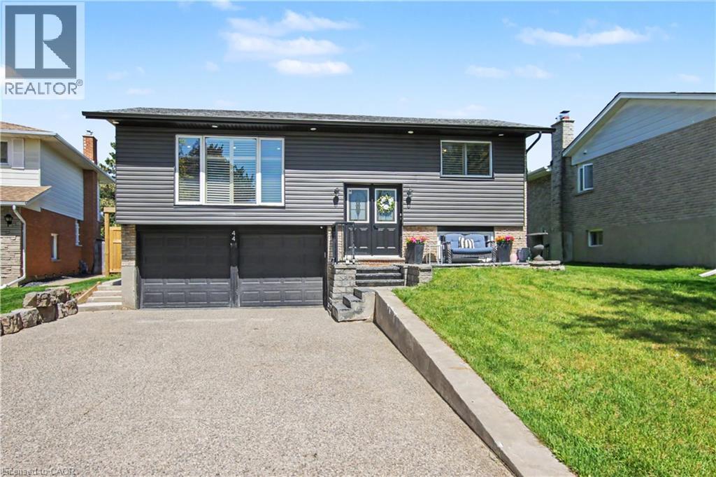 44 OAKHURST Crescent