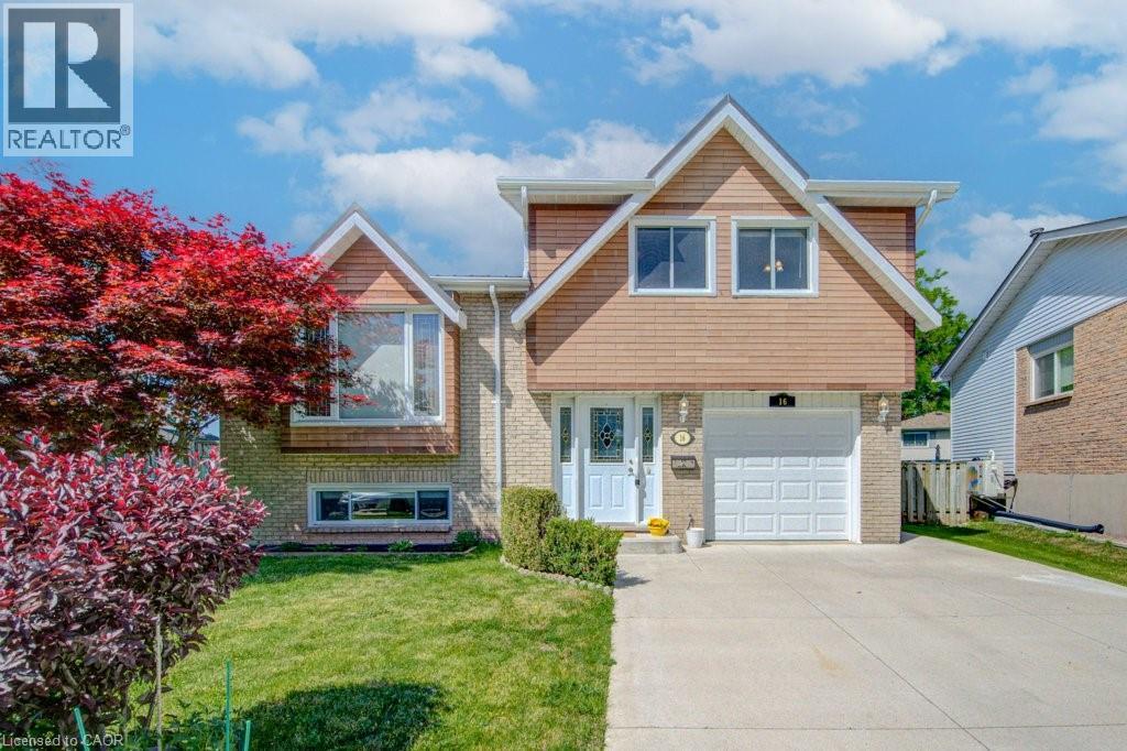 16 SUGAR MAPLE Place