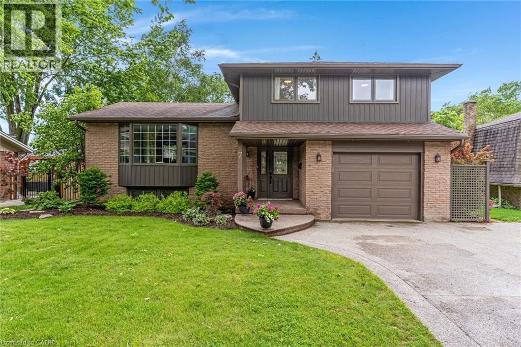 7 BLUE HERON Court