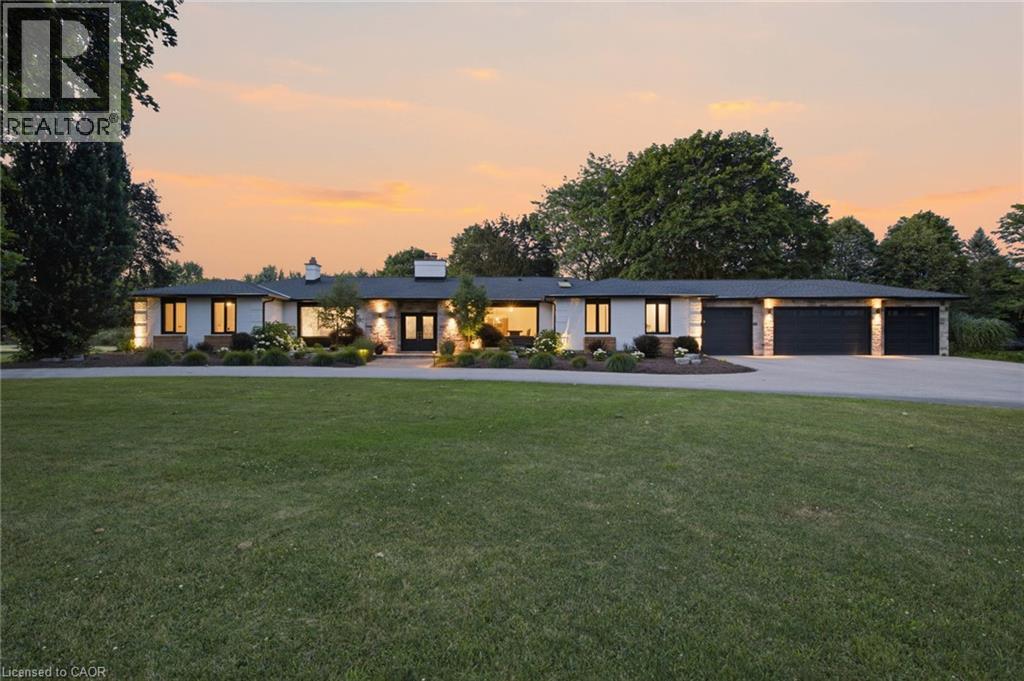 8 SQUIRE Court